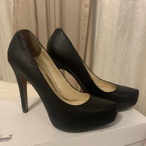 Jessica Simpson snake print pumps